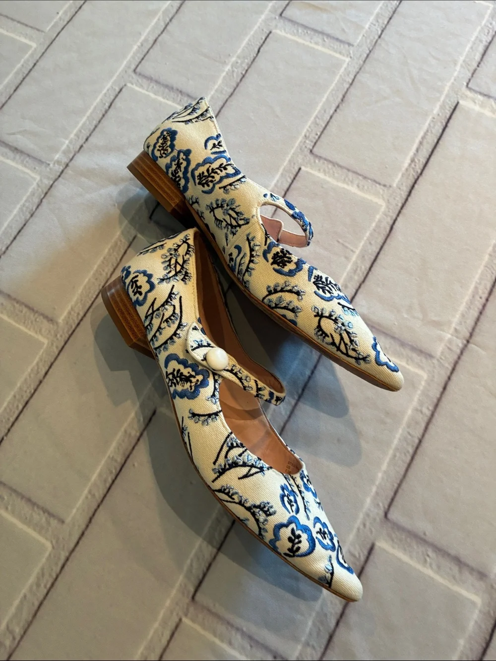 🎉NEW LISTING!🎉kate spade Cream and Blue Floral Mary Jane Flats
